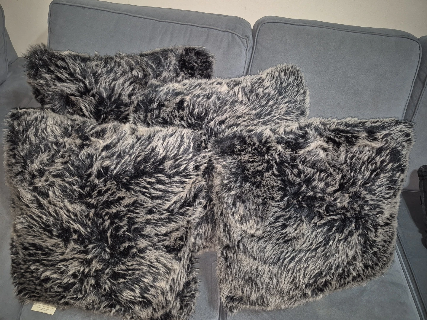 Set of 2 Faux Fur Throw Pillows - photo 2