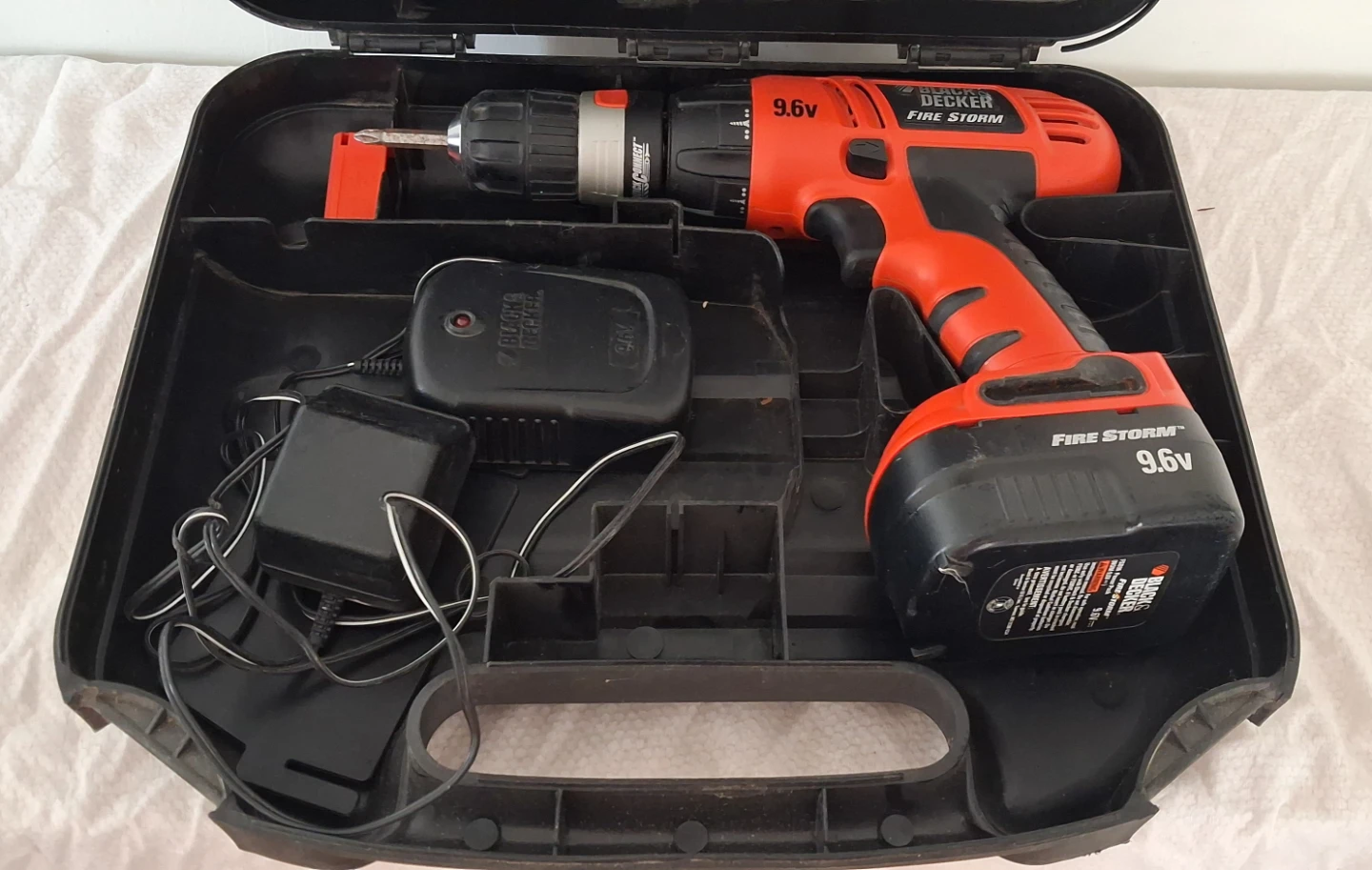 Black & Decker Fire Storm 9.6v Cordless Drill - photo 2