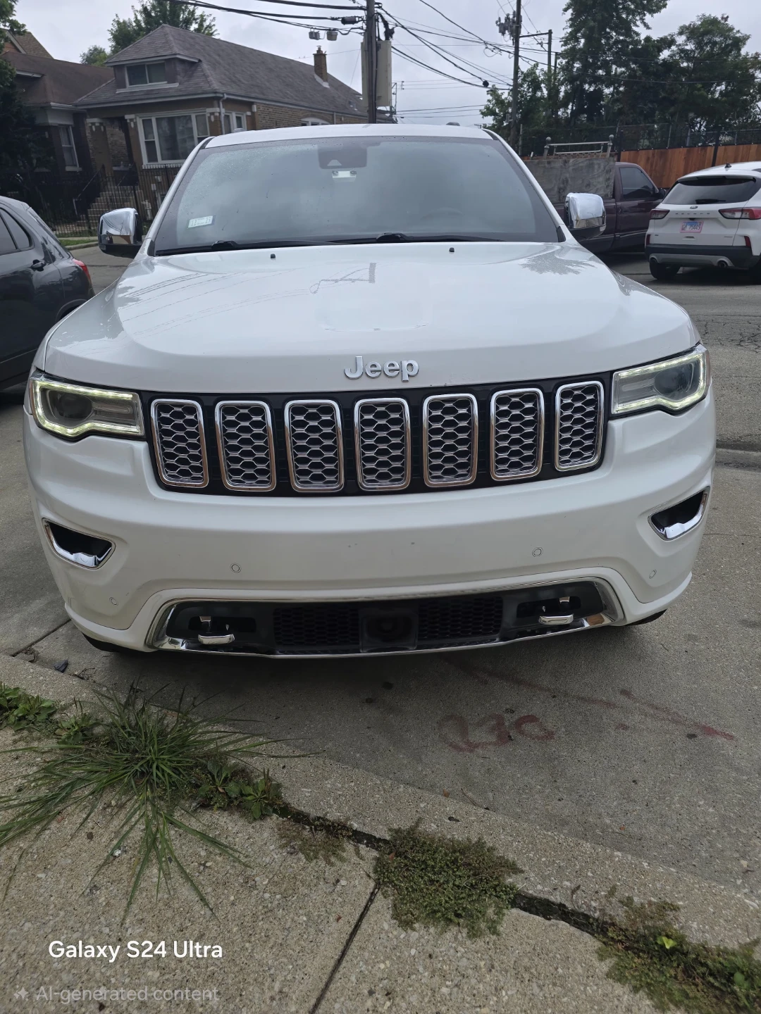 White Jeep Grand Cherokee 4x4