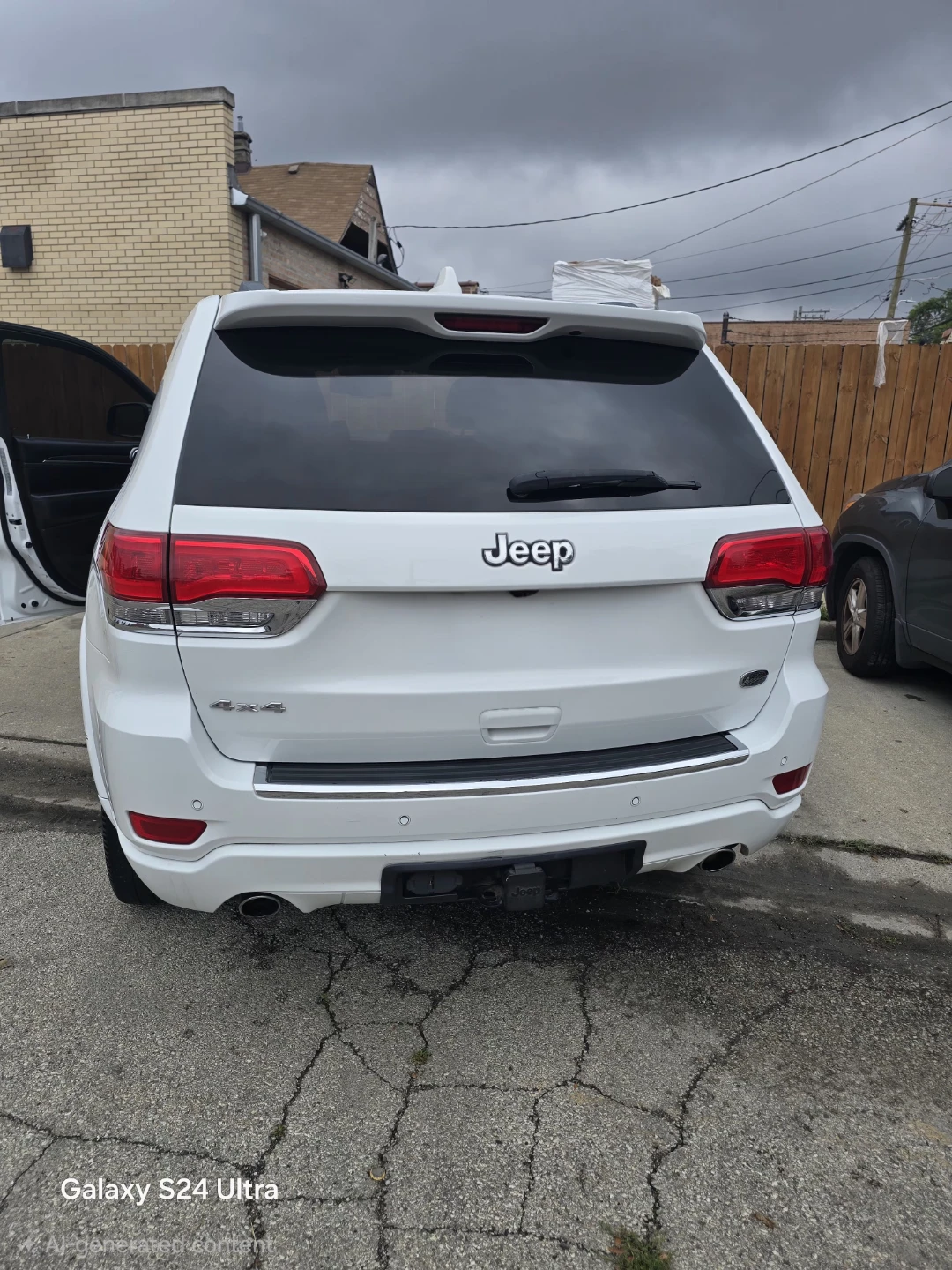 White Jeep Grand Cherokee 4x4 - photo 4