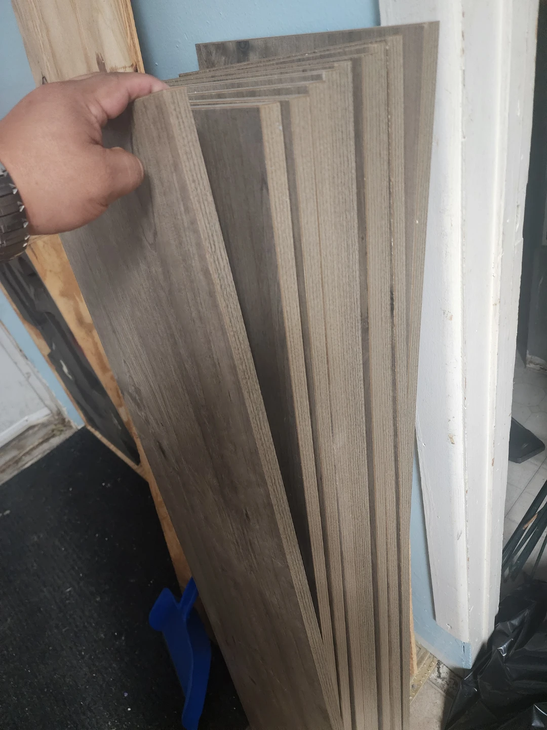 10 Wood-Look Laminate Flooring Planks - photo 3
