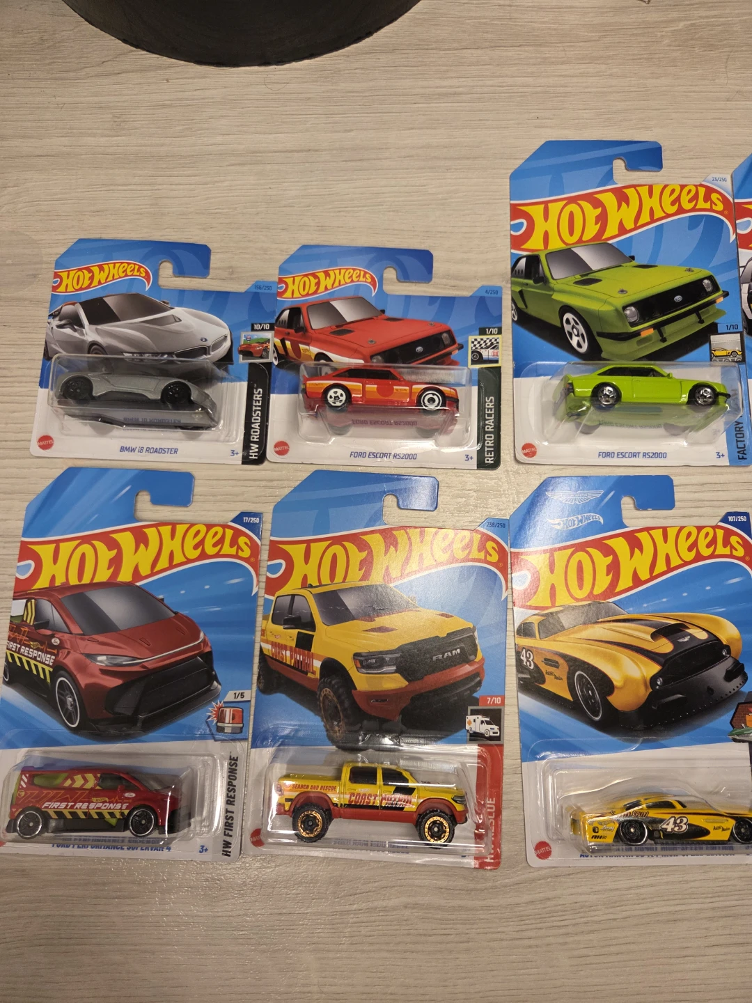 Large Collection of Hot Wheels and Matchbox Die-Cast Cars - photo 3