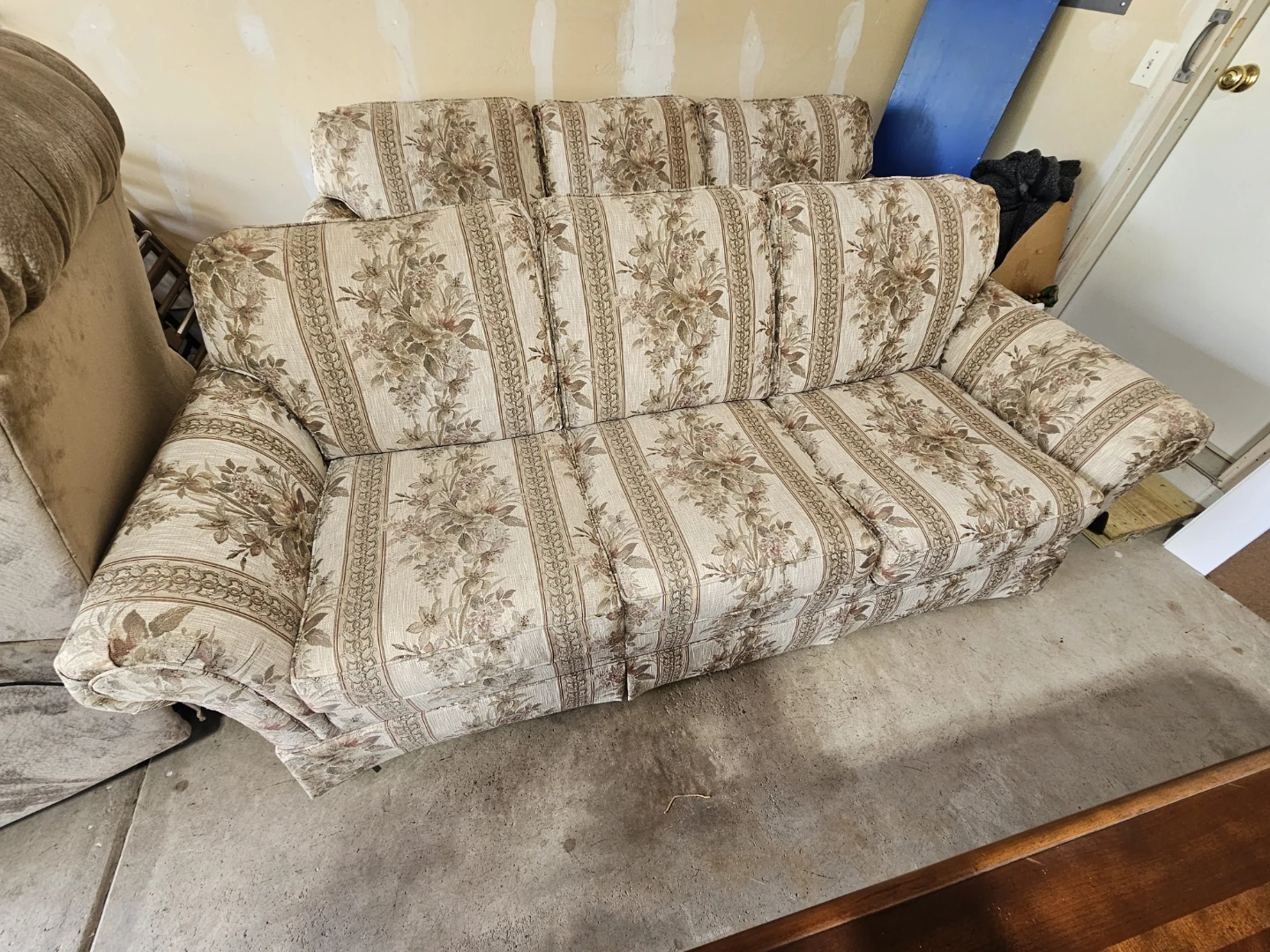 Traditional Floral Pattern 3-Cushion Sofa Two sofas included
