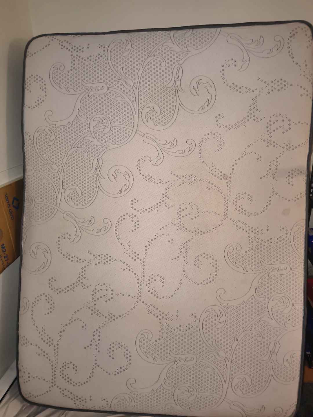 Queen Serta Mattress - photo 2