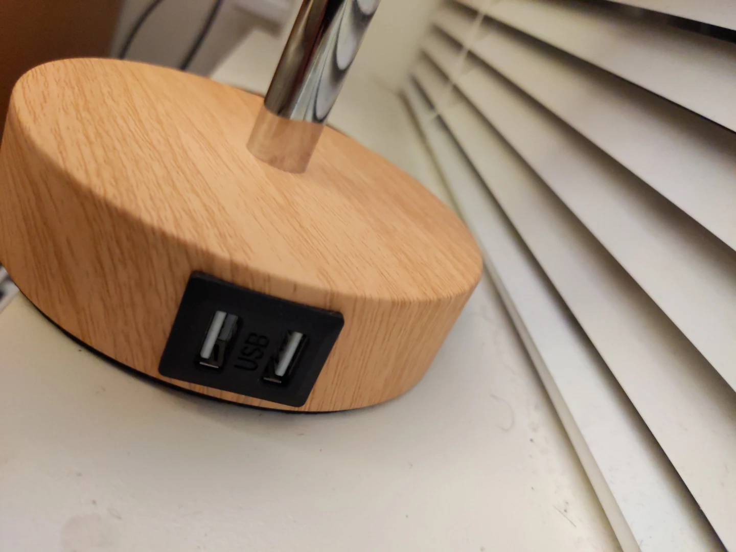 Table Lamp with USB Ports - photo 3