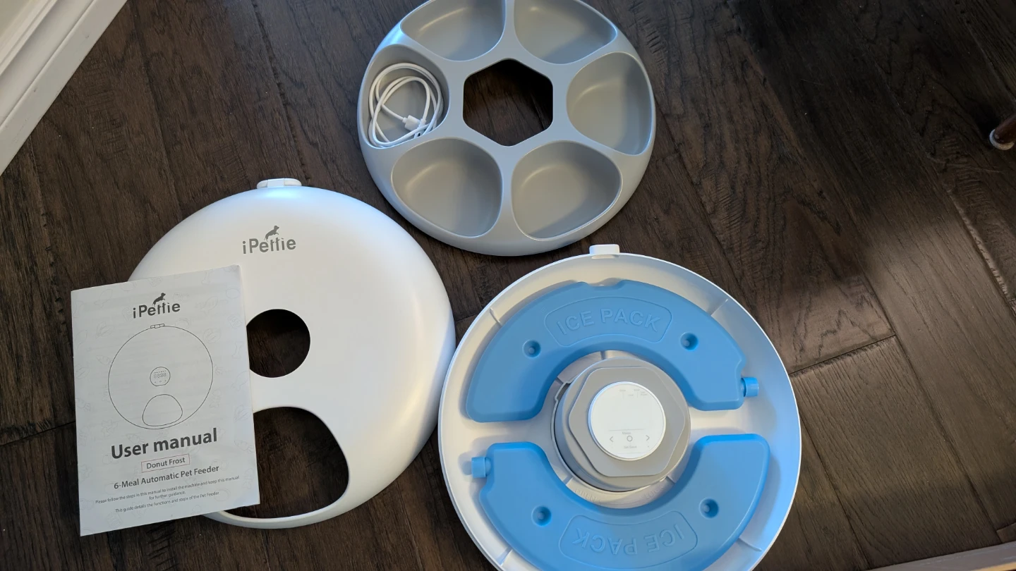 iPettie Donut Frost 6-Meal Automatic Pet Feeder