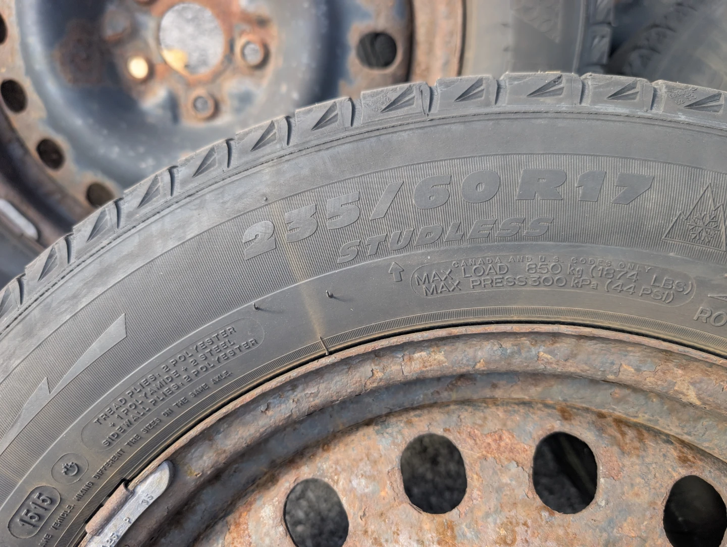 Set of 4 Michelin Latitude X-Ice Tires 235/60R17 - photo 3