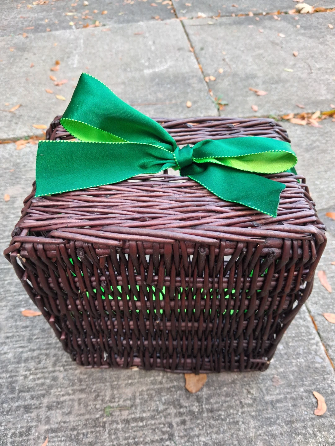 Clean woven brown wicker basket with green ribbon - photo 3