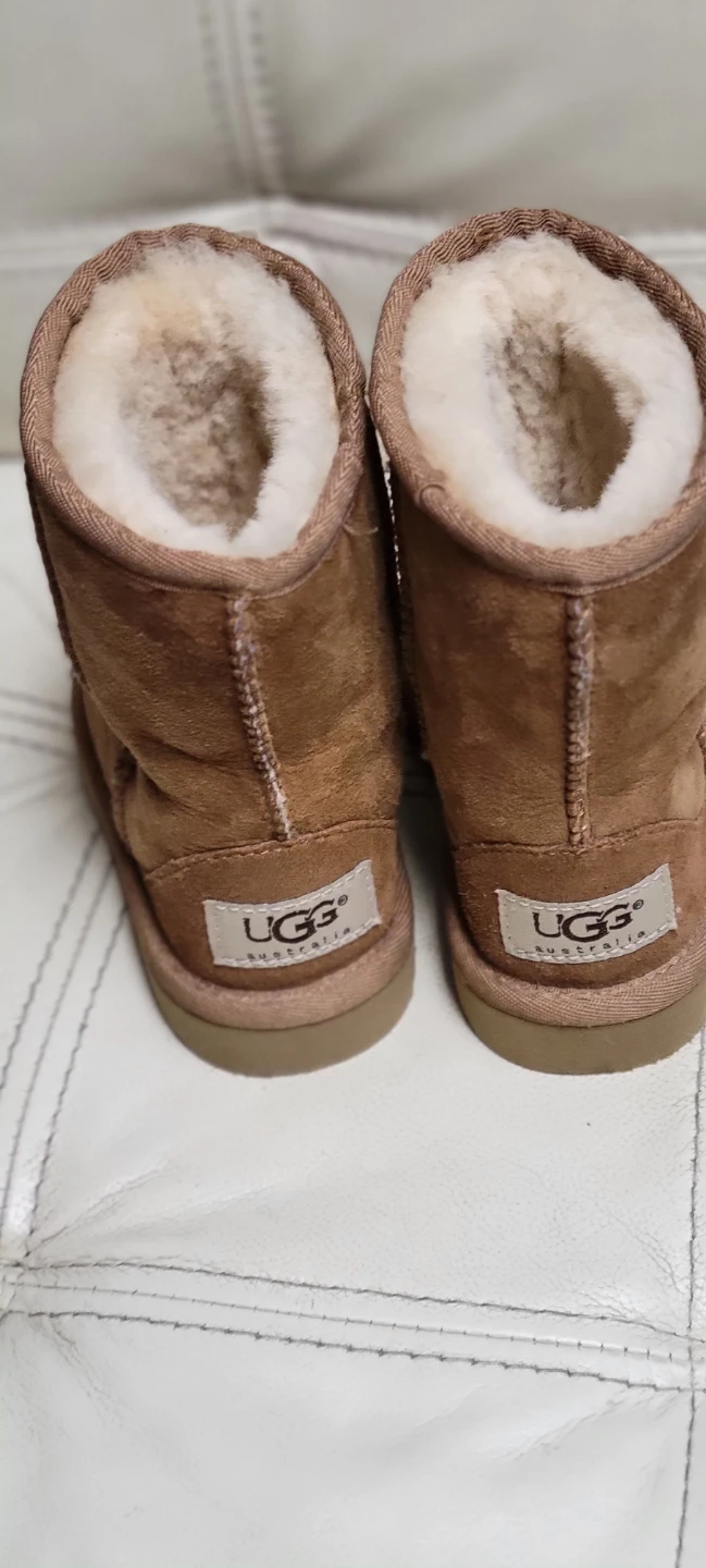 UGG Australia Classic Mini Boots Tan brand new sz  sz 8 kids - photo 2