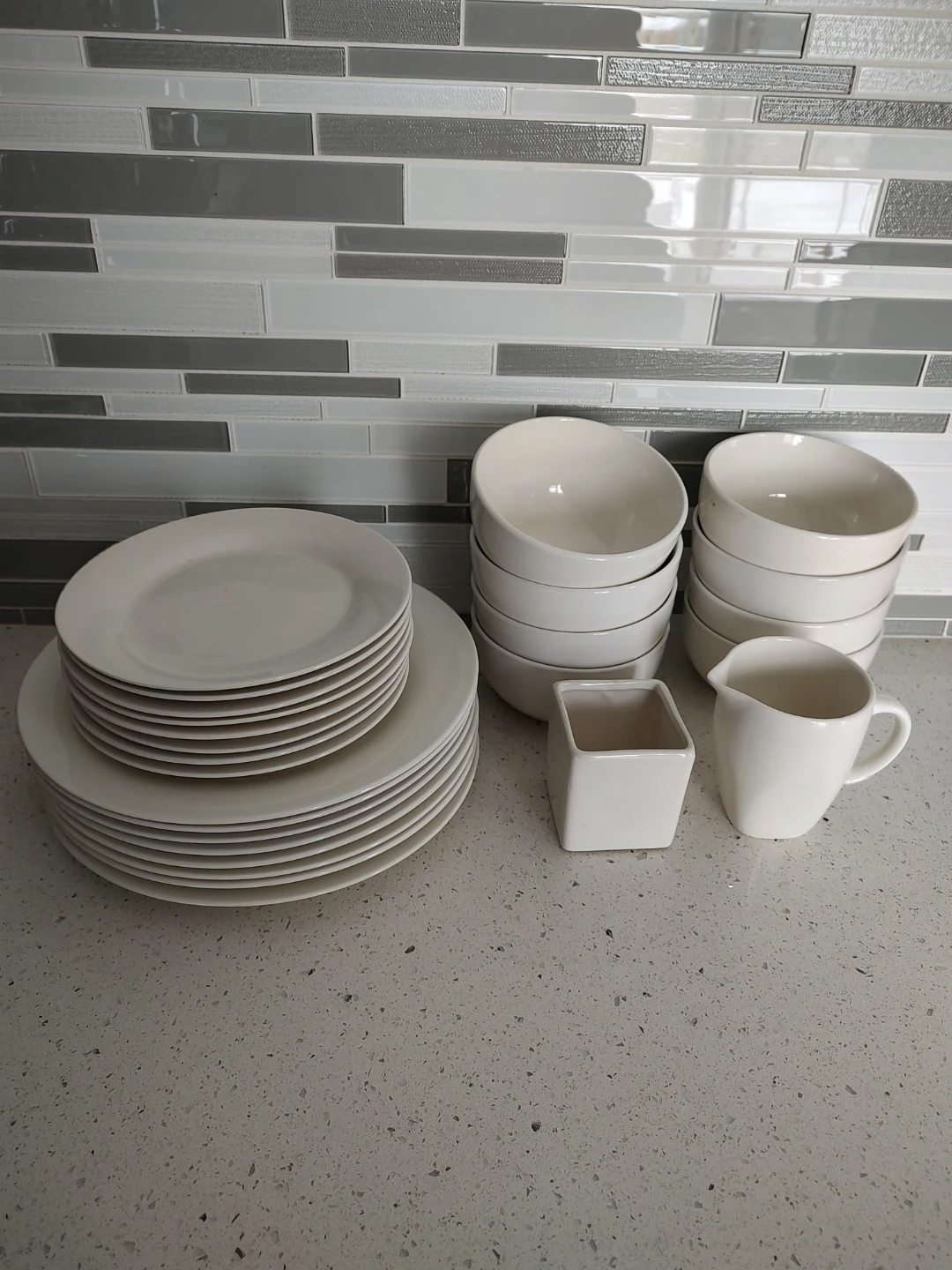 Off-White Ceramic Dinnerware Set