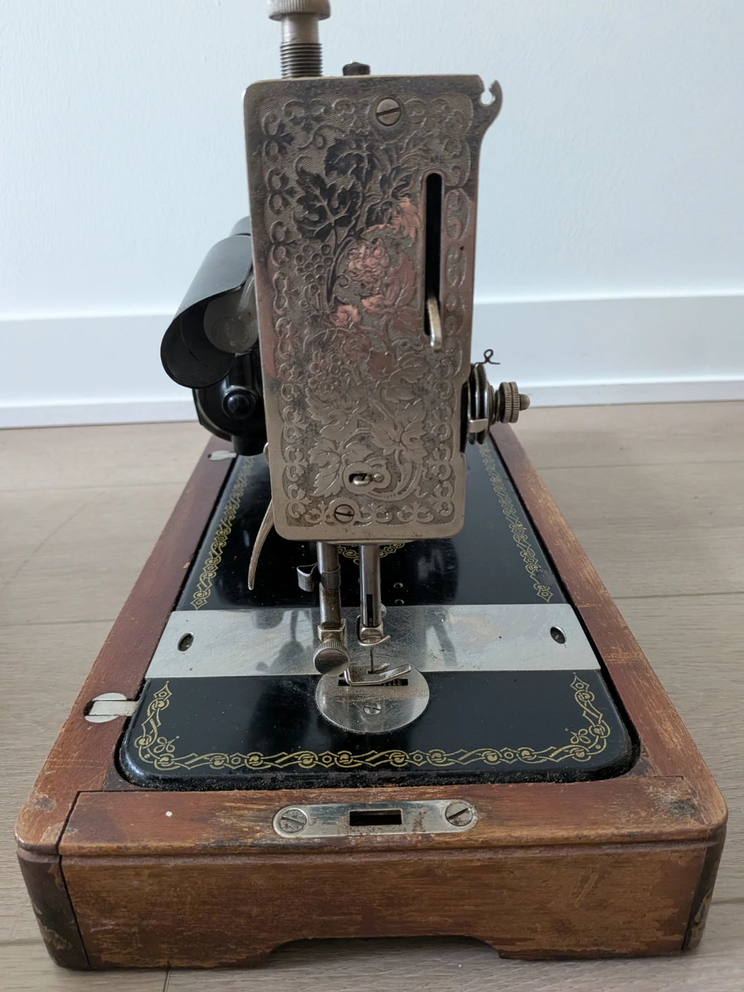 Vintage Singer Sewing Machine - photo 5