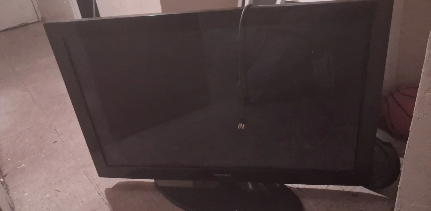 Samsung Flat Screen TV