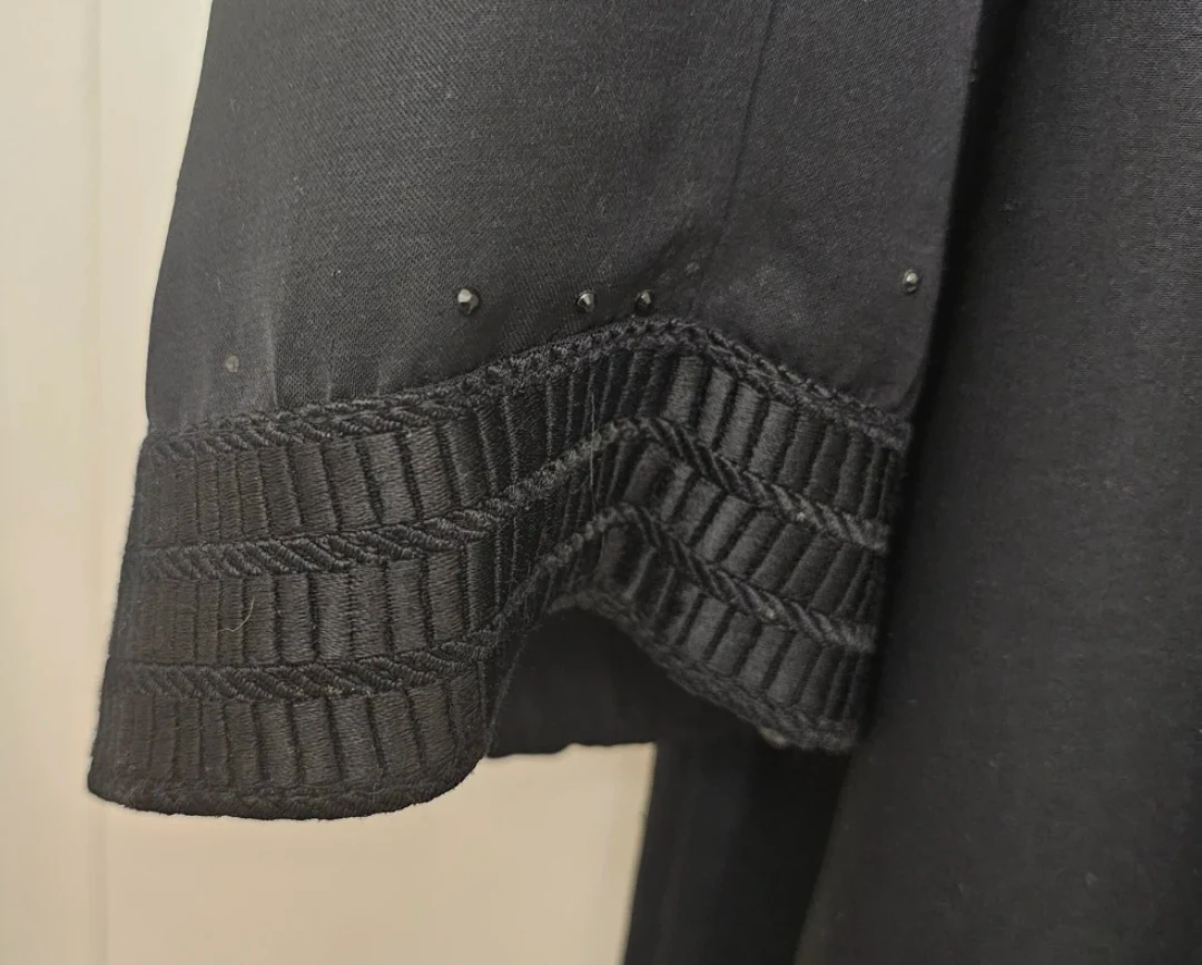 Black Abaya with Embellished Sleeves - photo 2