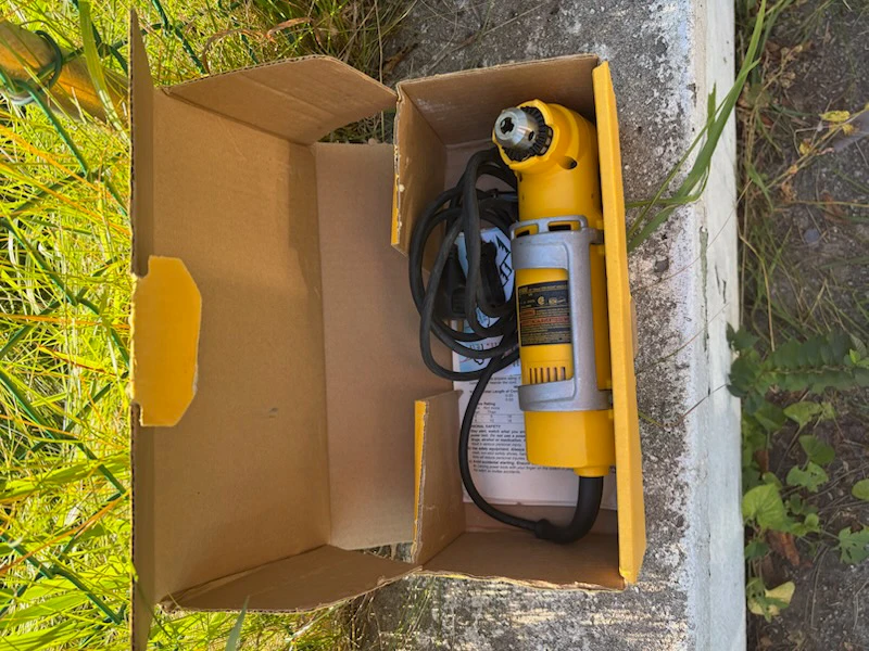 DEWALT DW160V 3/8" Heavy-Duty Right Angle Drill - photo 5