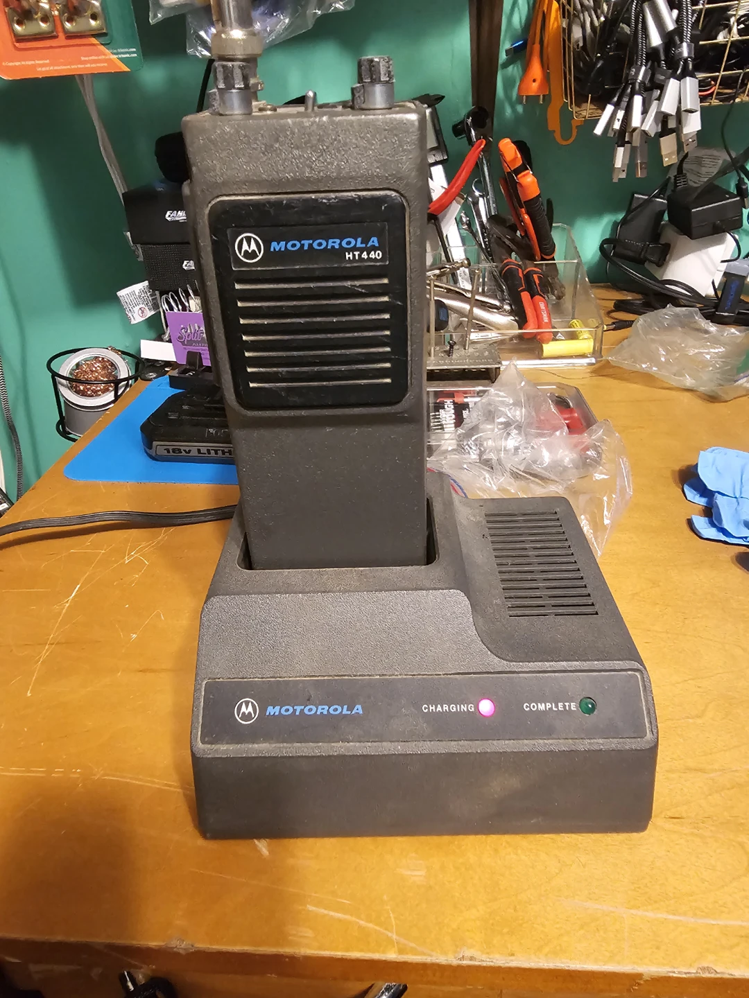 Motorola HT440 Handie-Talkie FM Radio with Charger