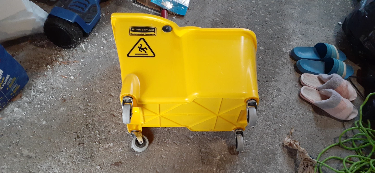 Rubbermaid Commercial Mop Bucket with Wringer - photo 3