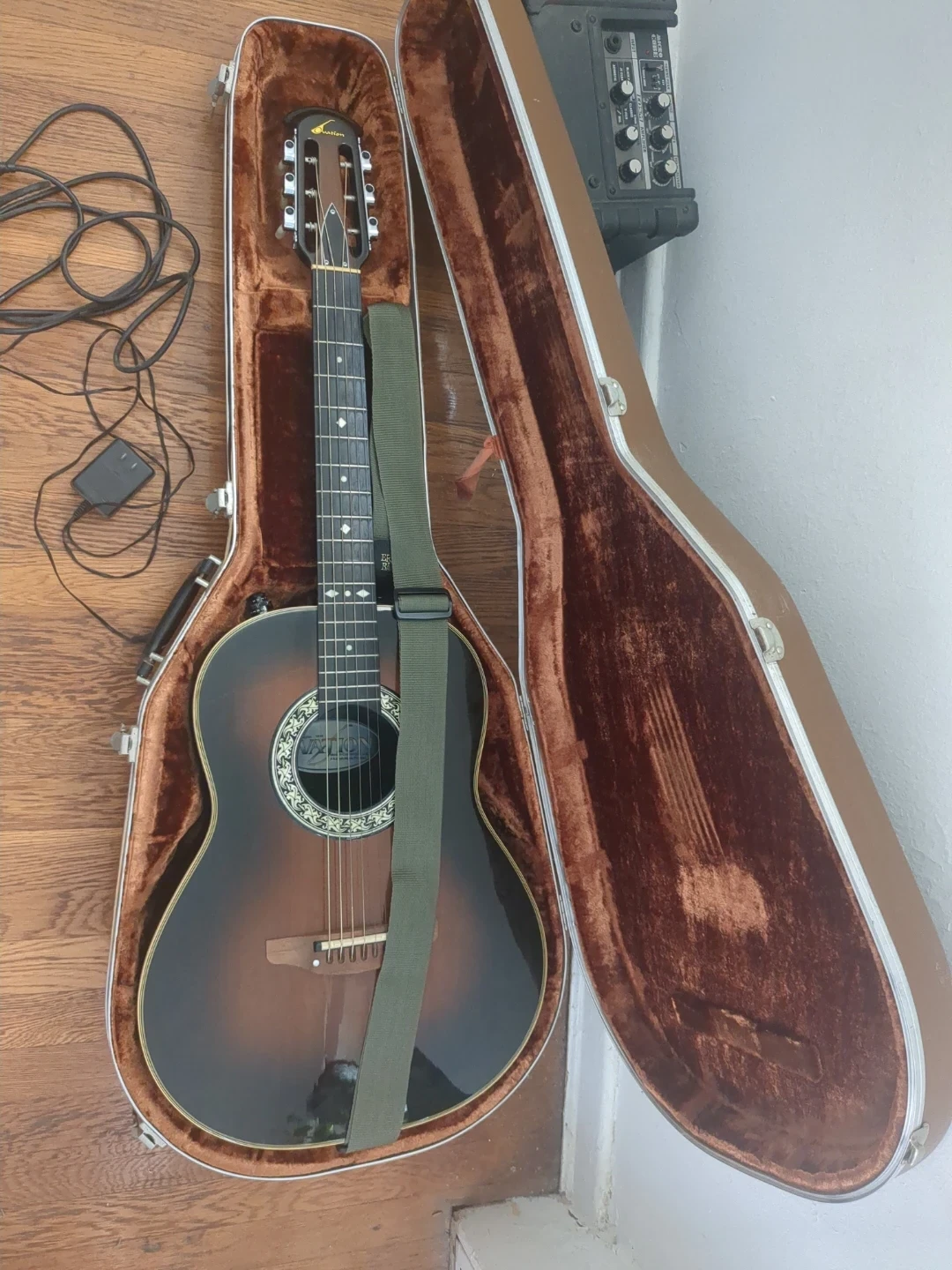 Ovation Folklore Acoustic-Electric Guitar and Roland Micro Cube - photo 2