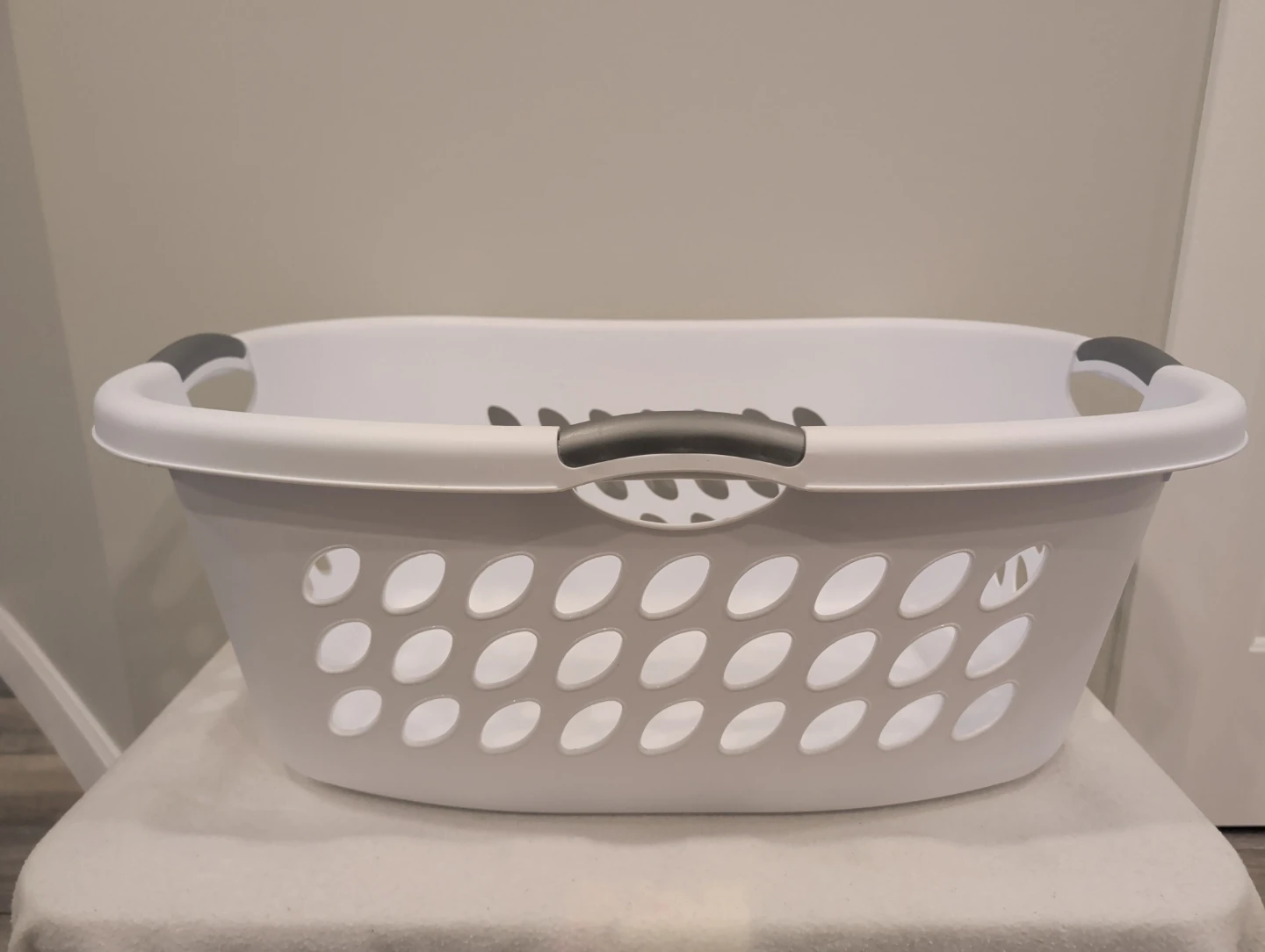 Large 70L Sterilite Hip-Hold Laundry Basket (White