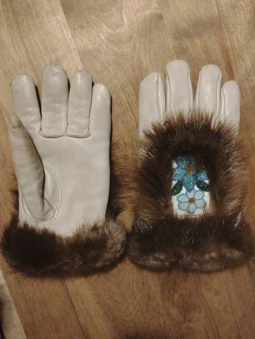 Beaded Leather Winter Gloves with Fur Trim - photo 2