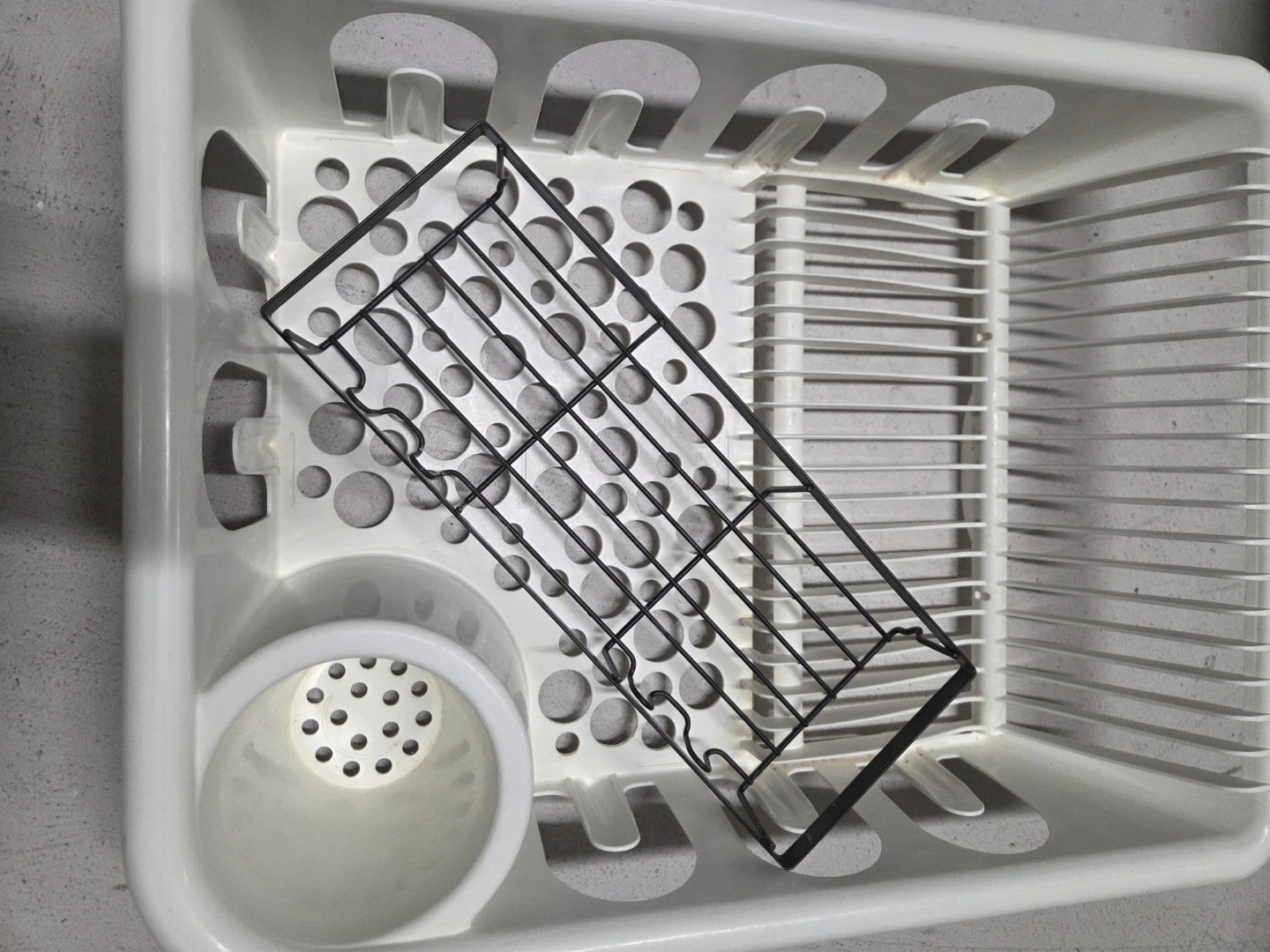 White Plastic Dish Drying Rack