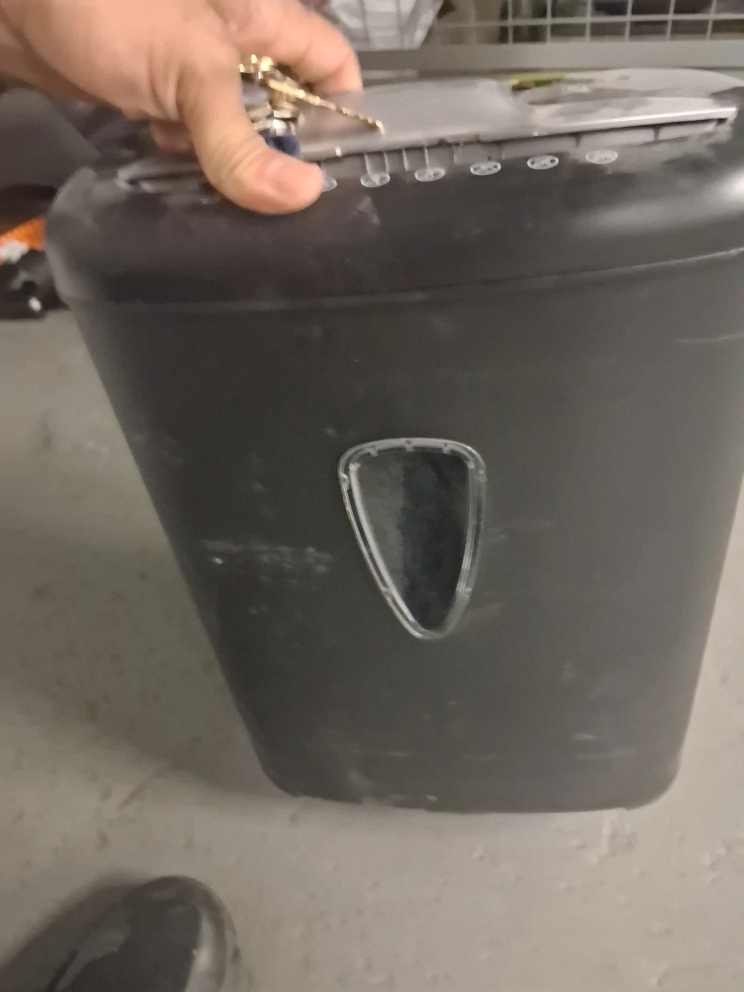 AmazonBasics 8-Sheet Paper and Credit Card Shredder - photo 2