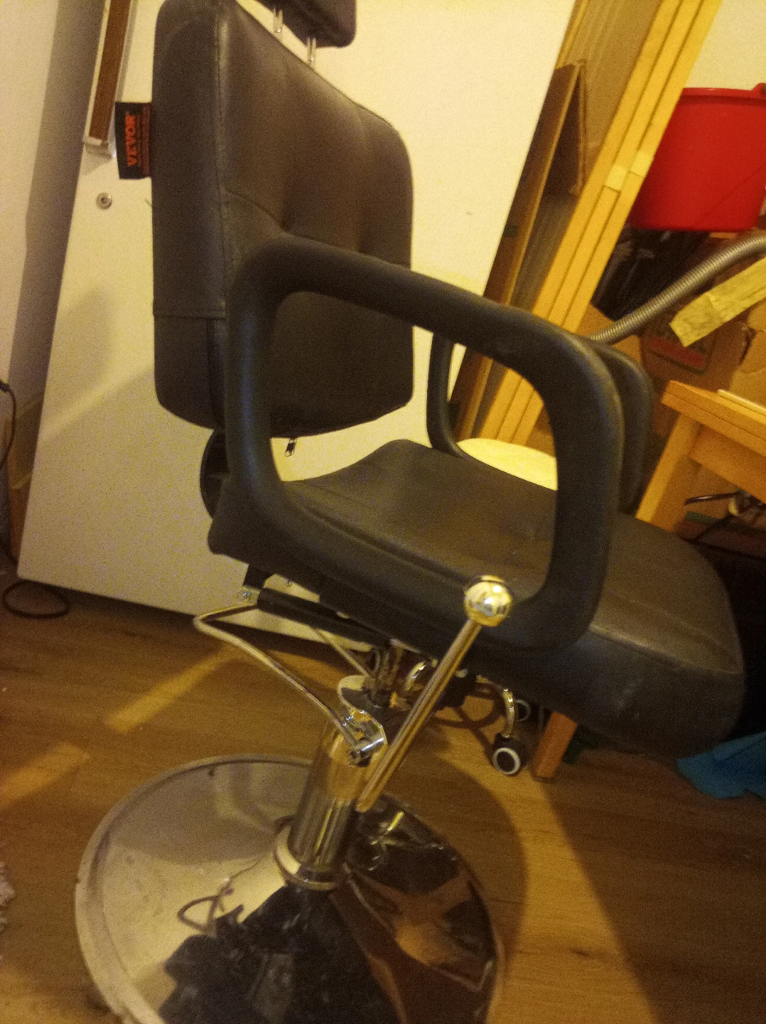 Vevor Hydraulic Salon Chair - photo 3
