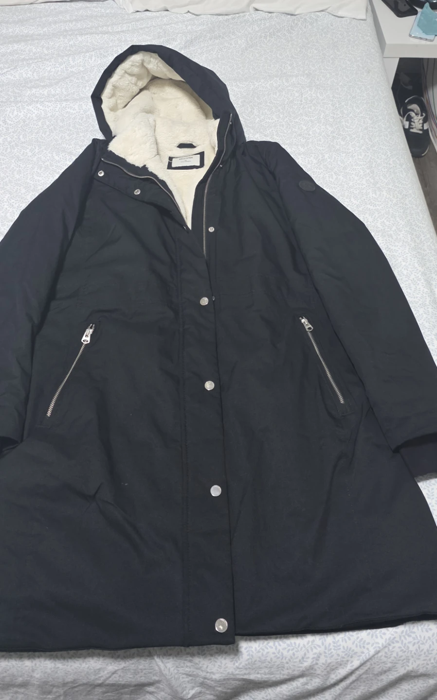 Hollister black sherpa-lined hooded parka - photo 2