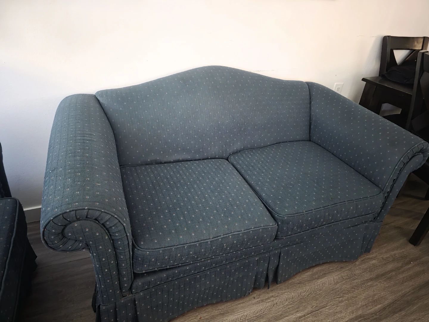 Green patterned loveseat - photo 2