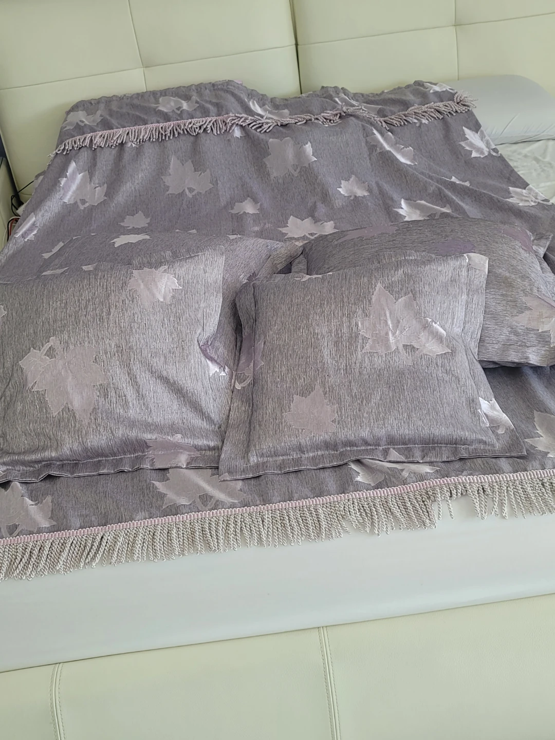 Leaf Pattern Curtain Set with Four Matching Cusion Covers
