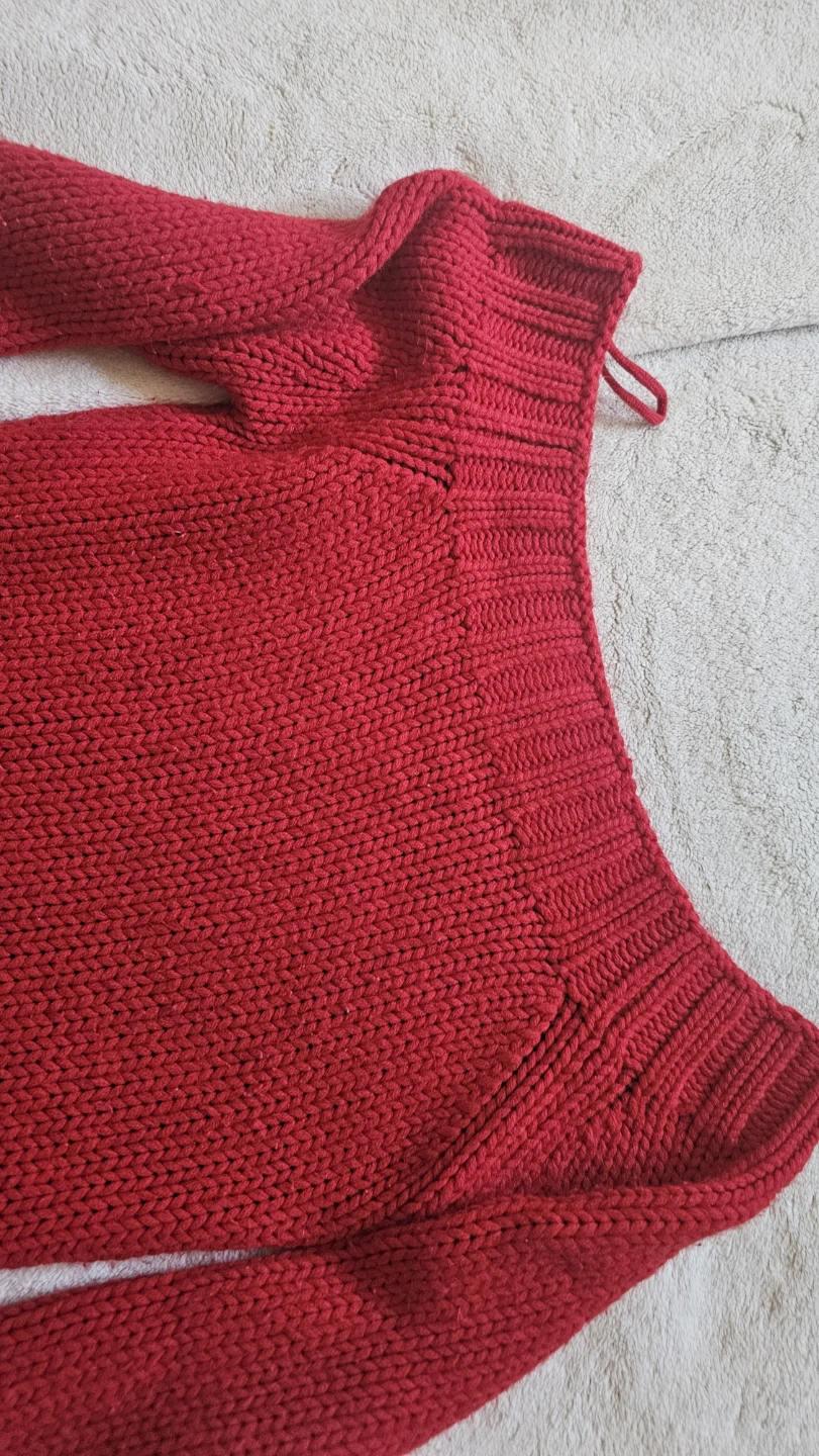 Red off-the-shoulder knit sweater - photo 3