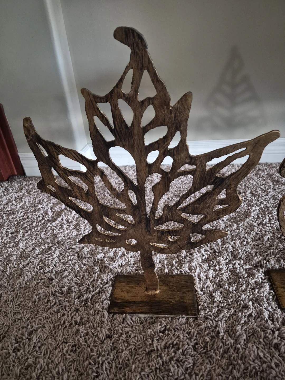 Distressed Sculptured Leaves.Quite heavy.Selling as set for $70 - photo 4