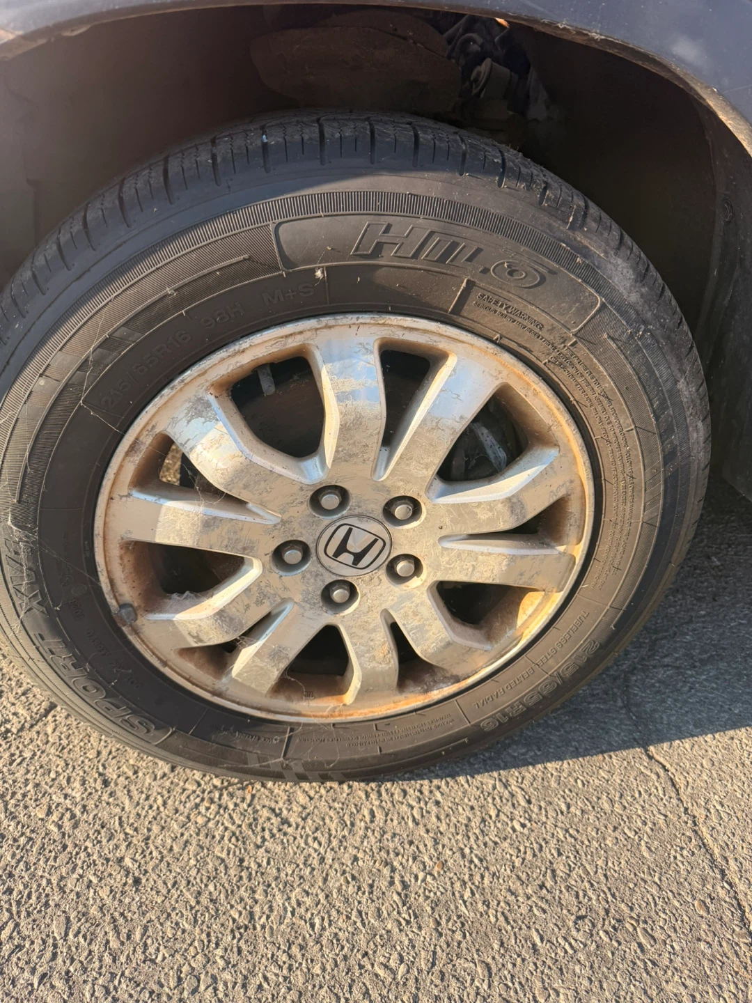 Set of 4 Honda Tires and Rims 215/65R16 - photo 4