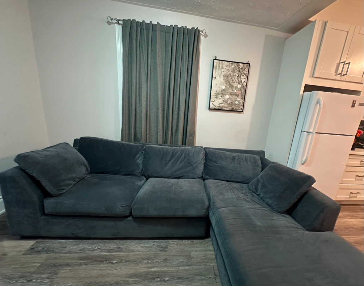 BEAUTIFUL BLUE COUCH NEED GONE ASAP