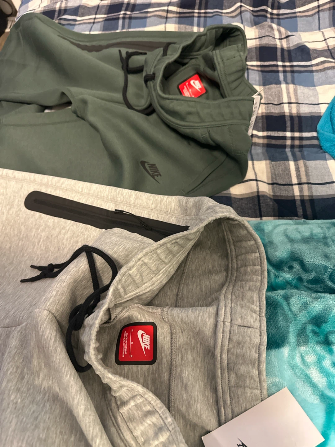 Two pairs of Nike Tech Fleece joggers, size Medium - photo 5