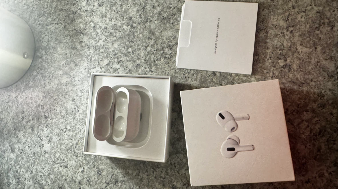 Apple AirPods Pro Case only - photo 2