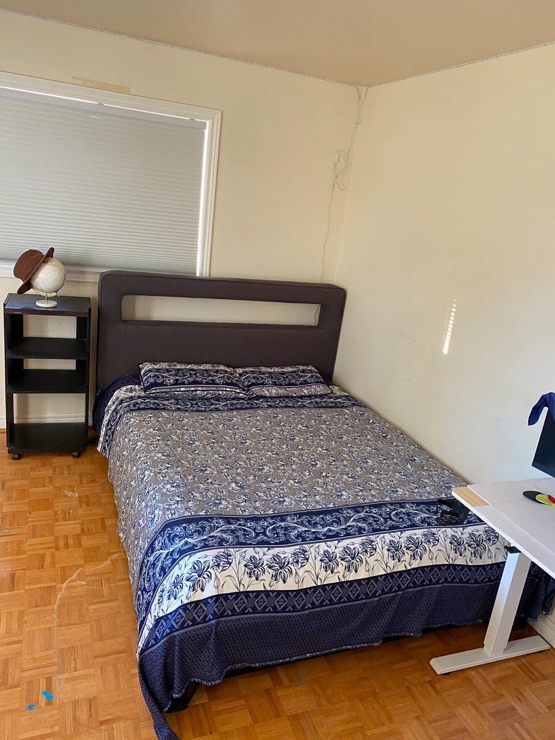 Queen complete barely used bed with mattress - photo 2