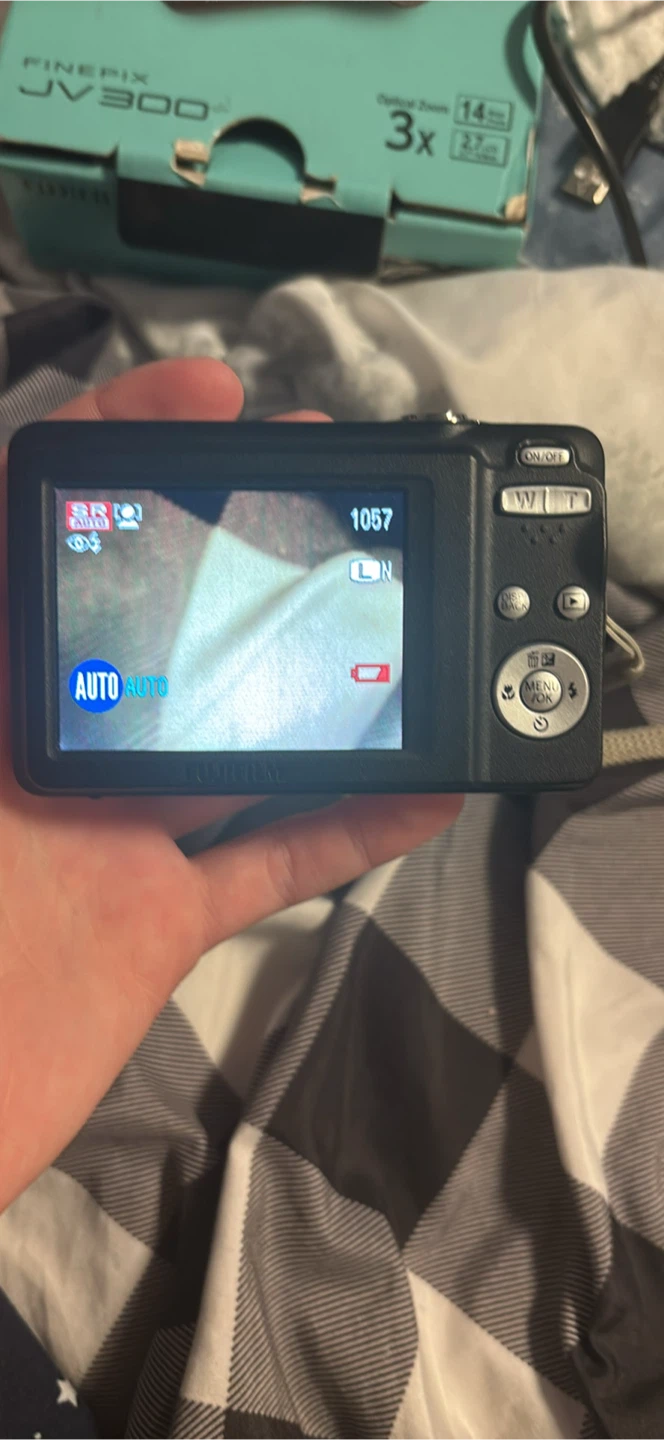 Fujifilm FinePix JV300 Digital Camera - photo 2