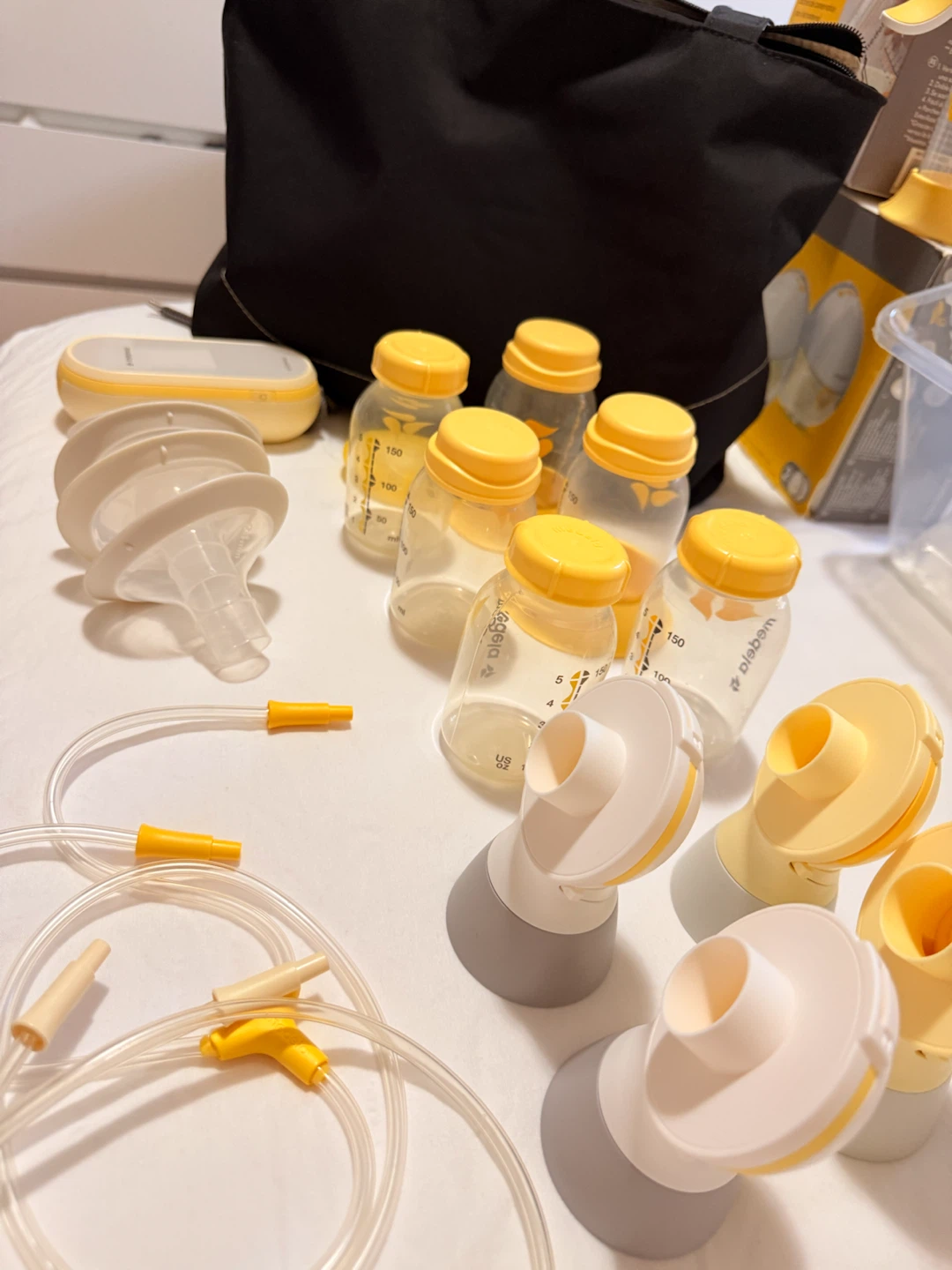 In Flex Medela Breast Pump Set with Accessories - photo 2