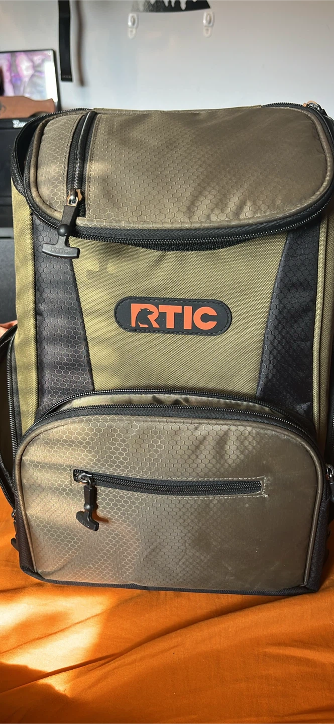 RTIC Soft Cooler Backpack Olive
