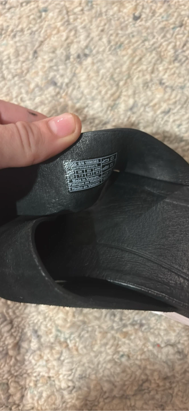 UGG black leather slide sandals - photo 5