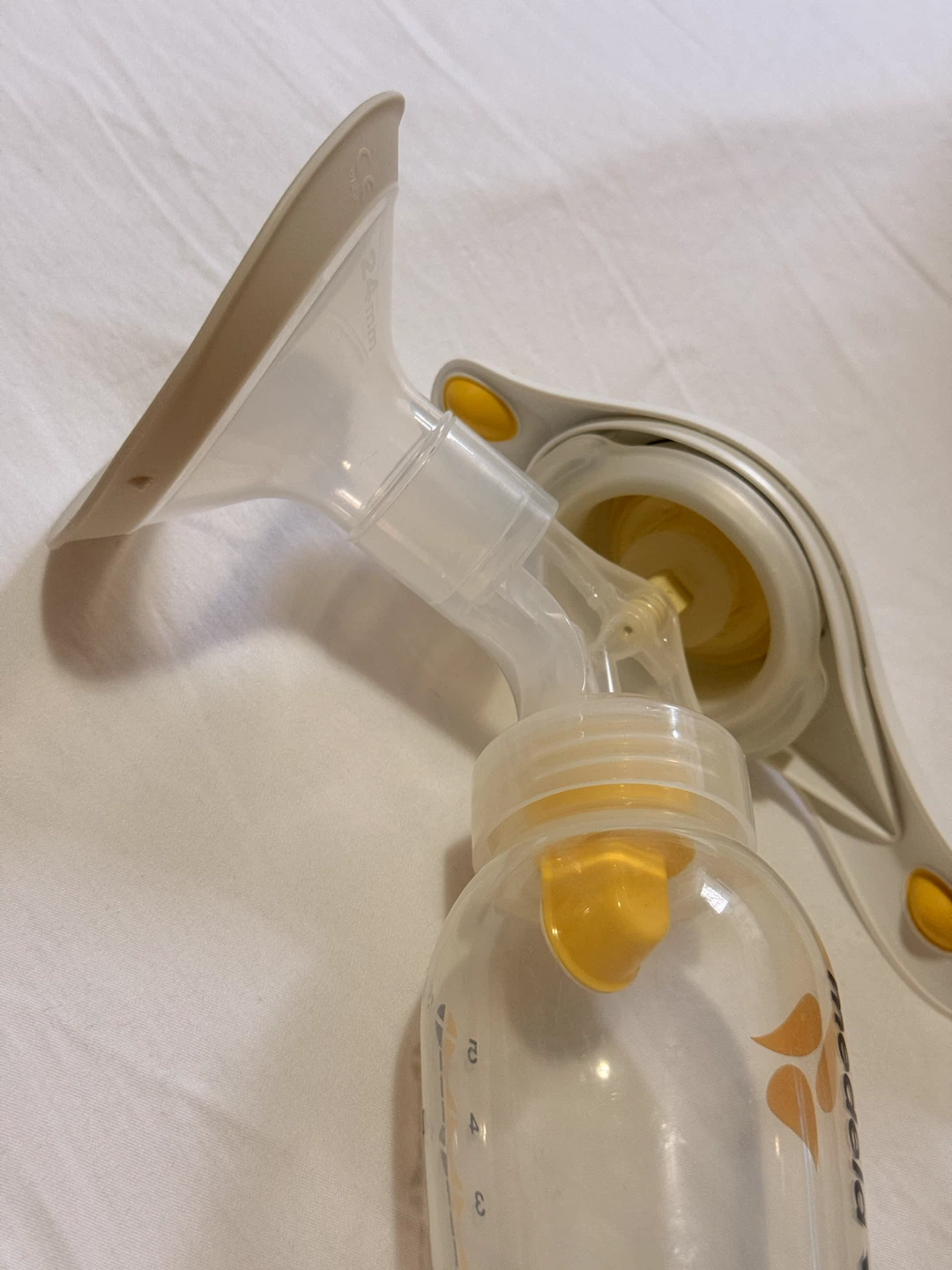 Medela Harmony Manual Breast Pump - photo 3