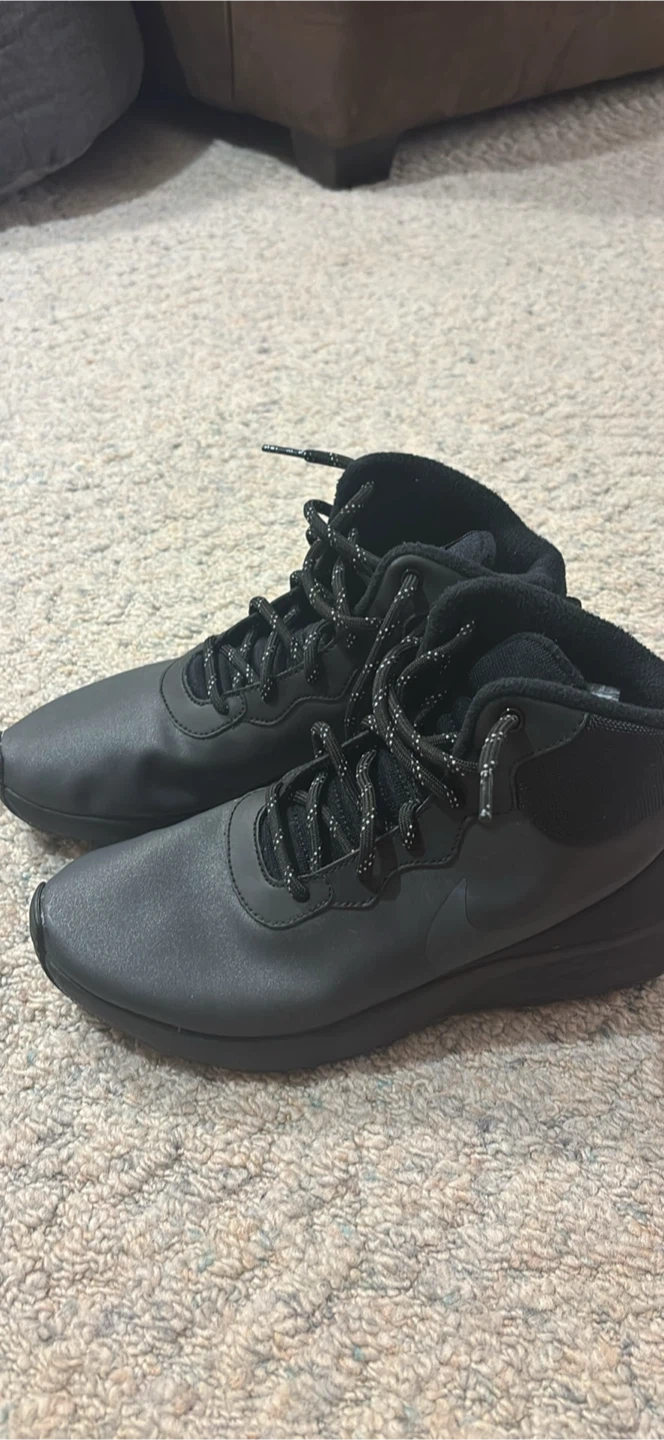Nike Tanjun High Winter Boots - Women's Size 9