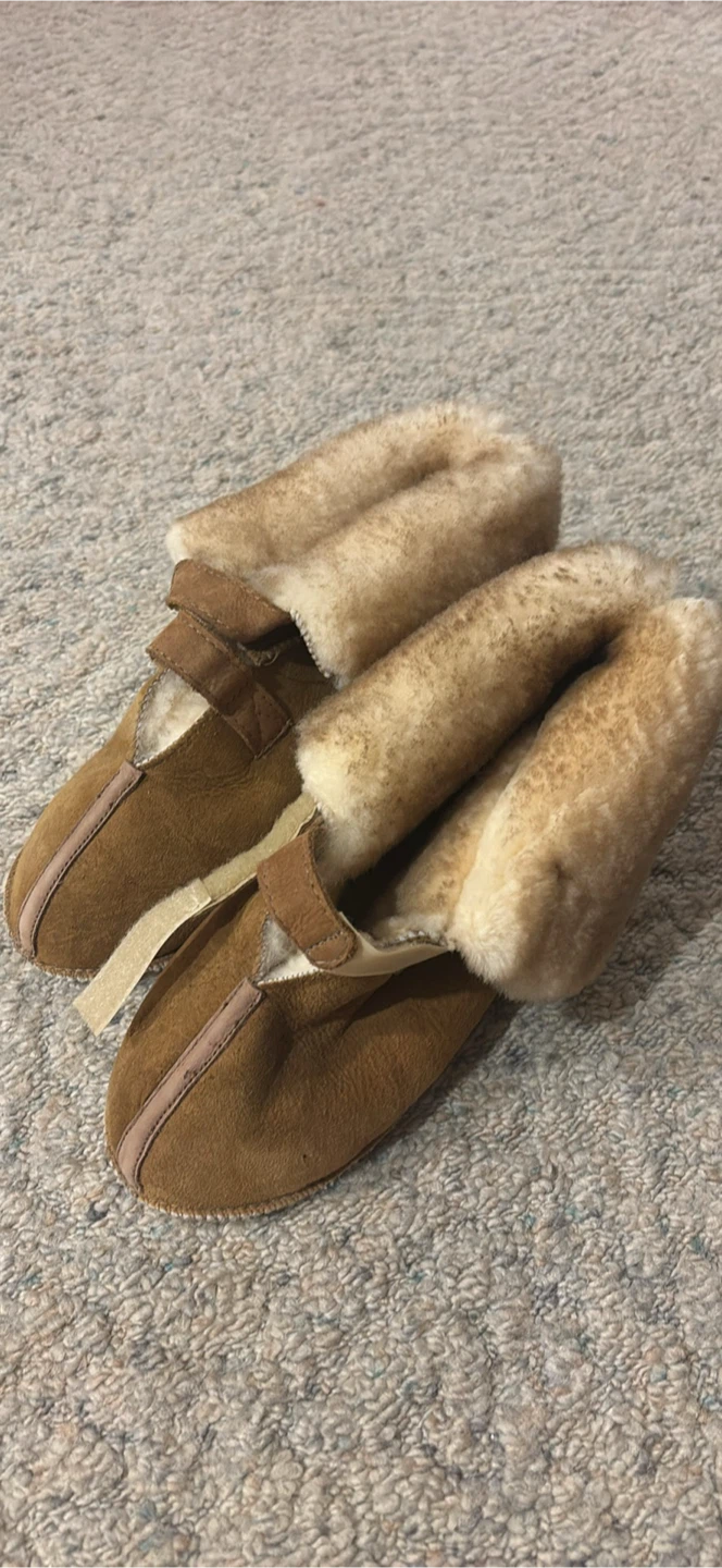 The Wool Table Sheepskin Slippers