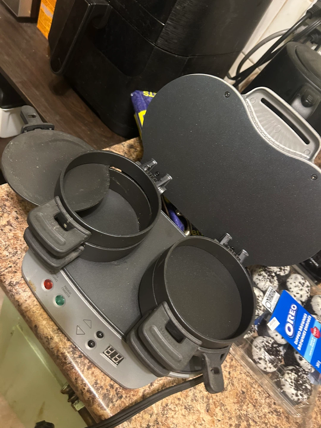 Breakfast sandwich maker