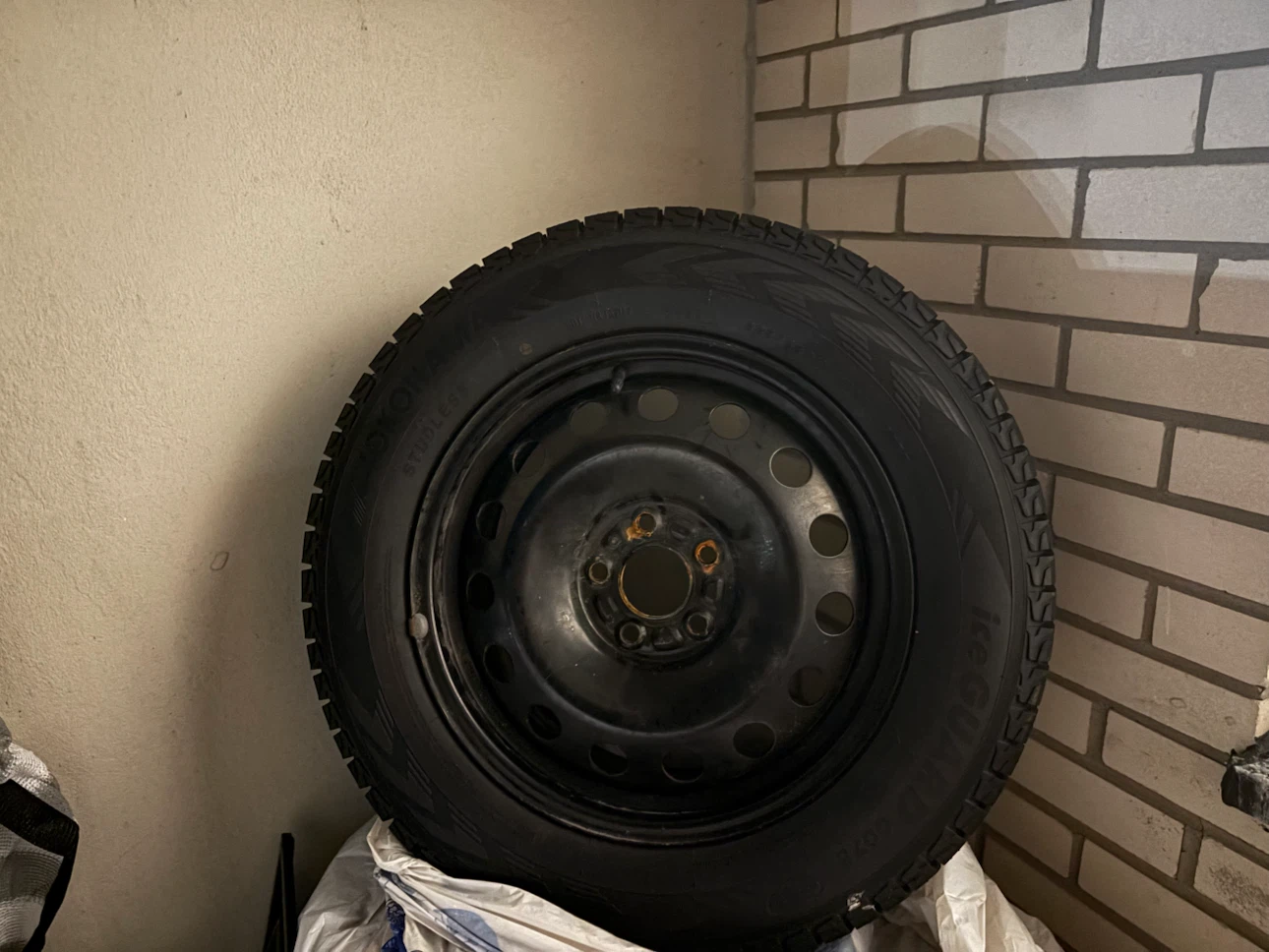 Yokohama IceGuard Winter Tires 225/65R17