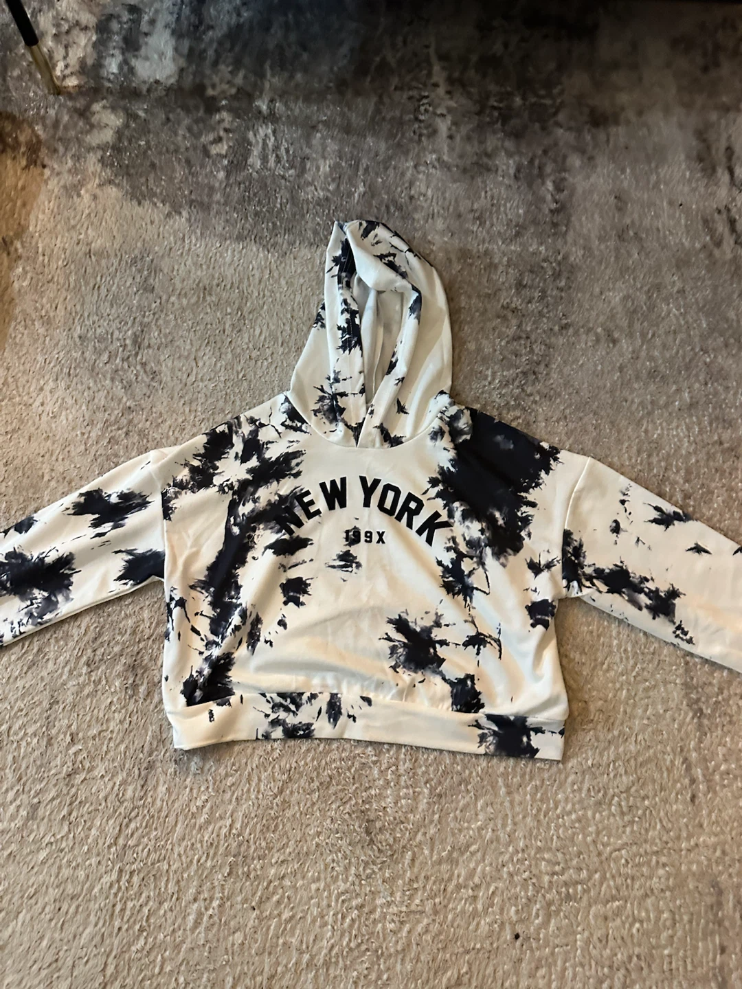 New York 199X Black and White Tie-Dye Crop Hoodie