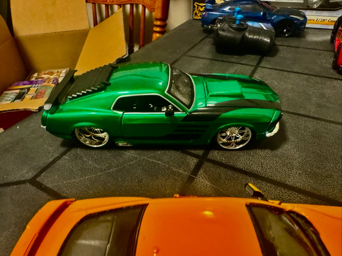4 Diecast Mustang’s. 1/24th scale. $15 each - photo 4