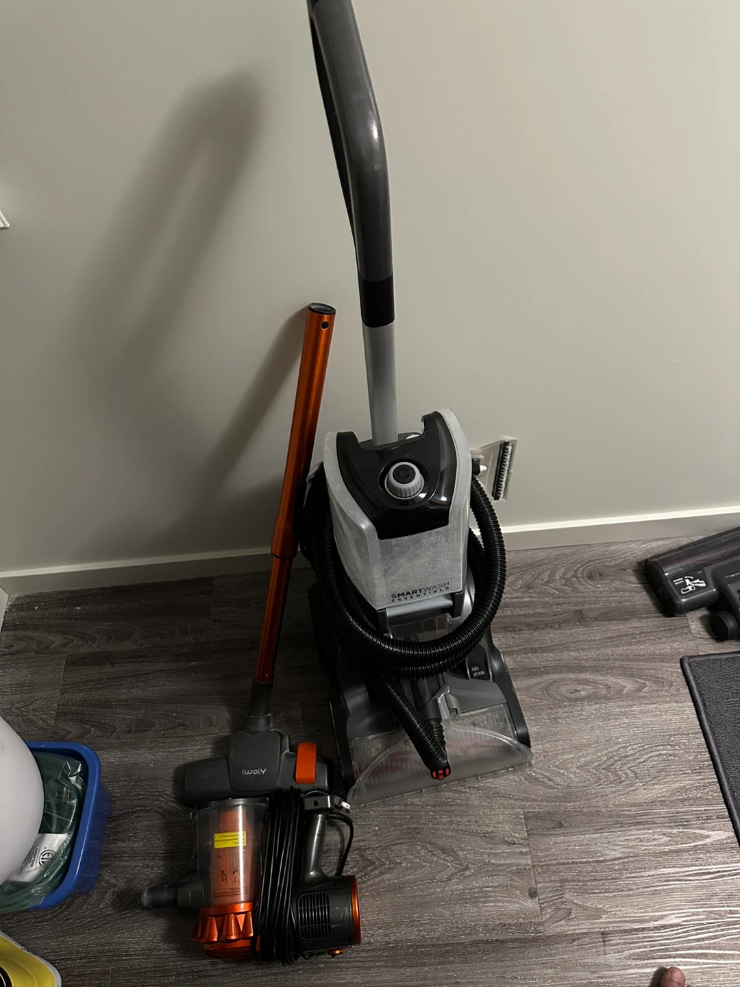 Hoover SmartWash Essentials and Iwoly Vacuum - photo 3