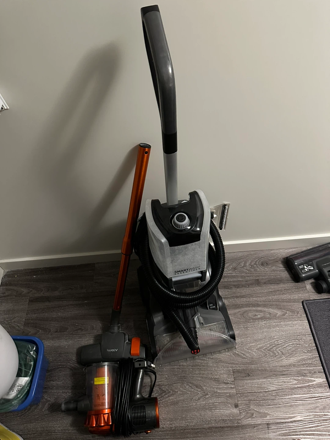 Hoover SmartWash Essentials and Iwoly Vacuum - photo 4