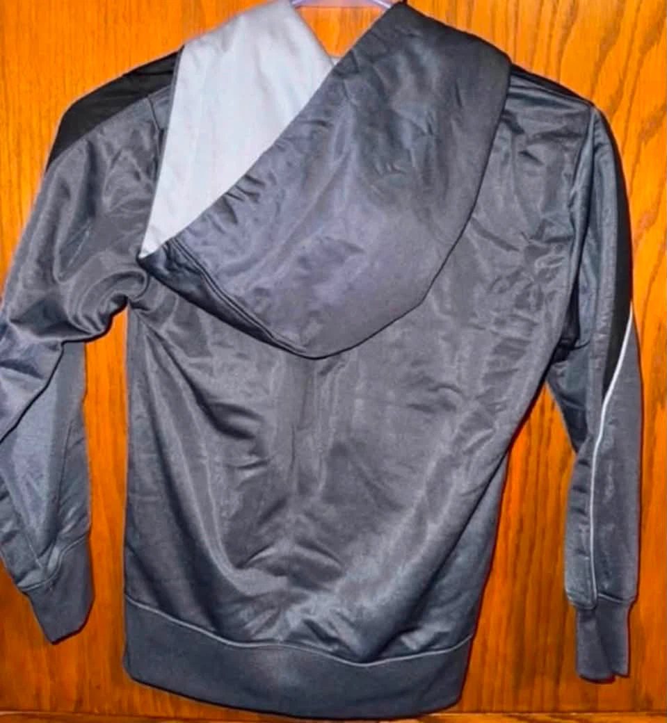 Boys AND1 zip up hoody , size small - photo 2